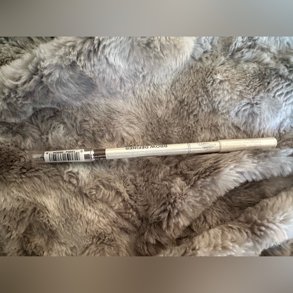 TRUE + LUSCIOUS Brow Definer eyebrow pencil in Taupe New! - Picture 5 of 6